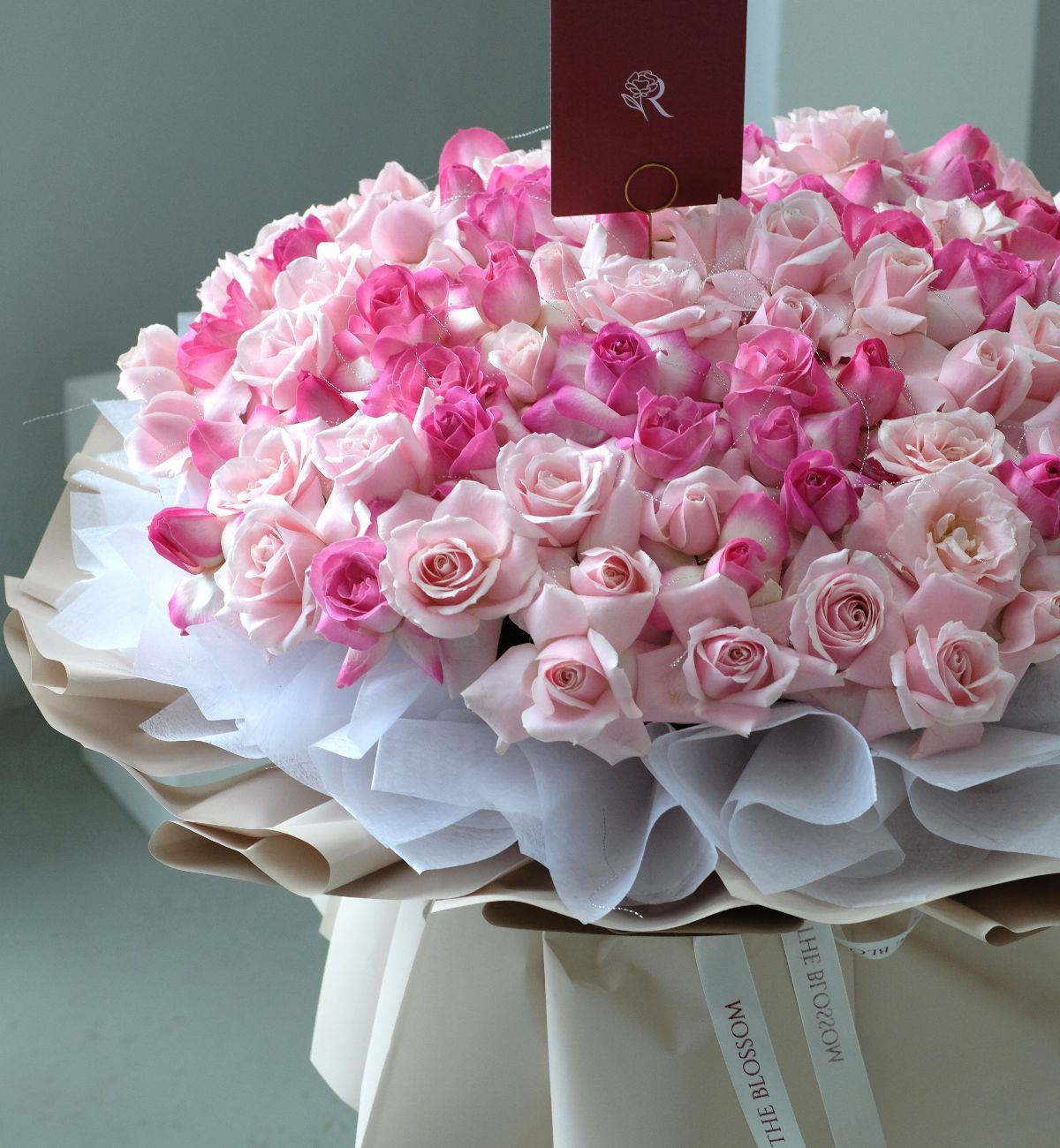 Giant Blooming Rose Flexed - Thumbnail 2 - giant